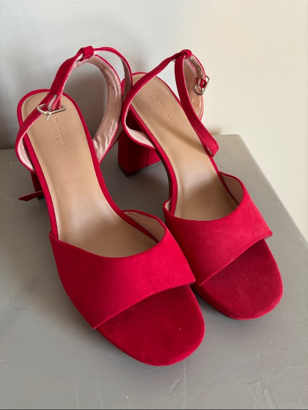 Old Navy red high heels brand new size 9 suede effect